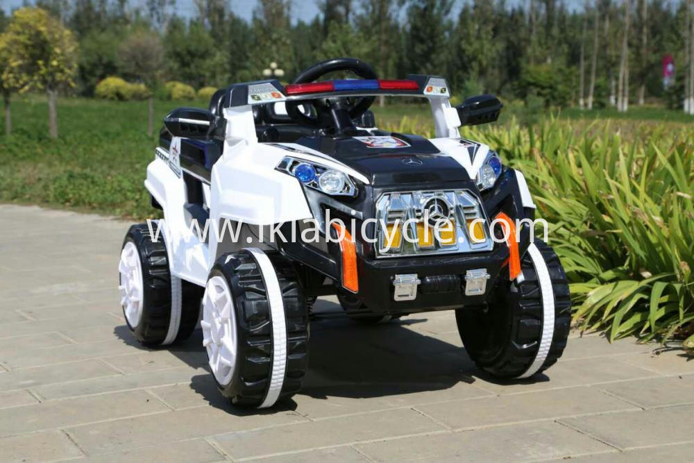 Naik mobil dengan remote control