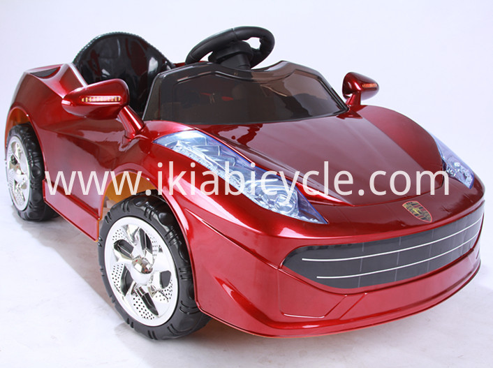 Lampu berkedip anak -anak naik mobil